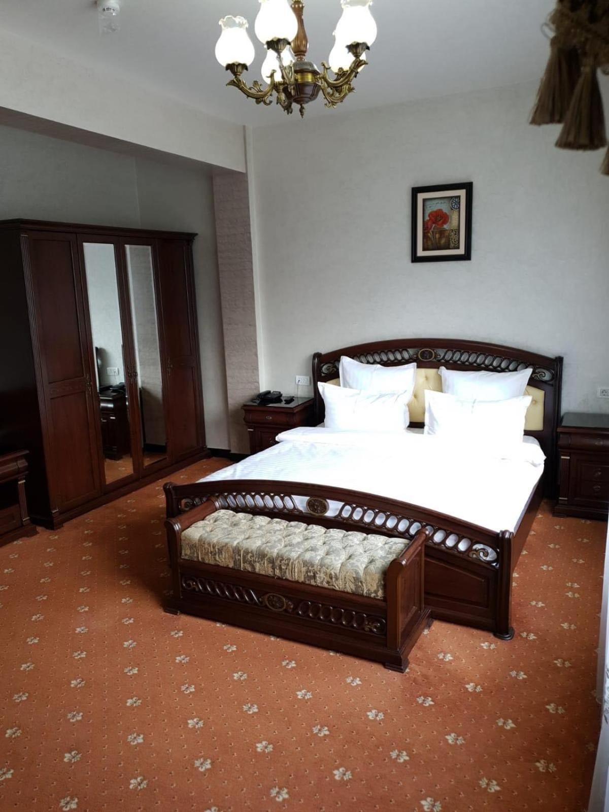 Hotel Bacsoridana Tecuci Zewnętrze zdjęcie